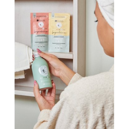 Powdered energizing body wash